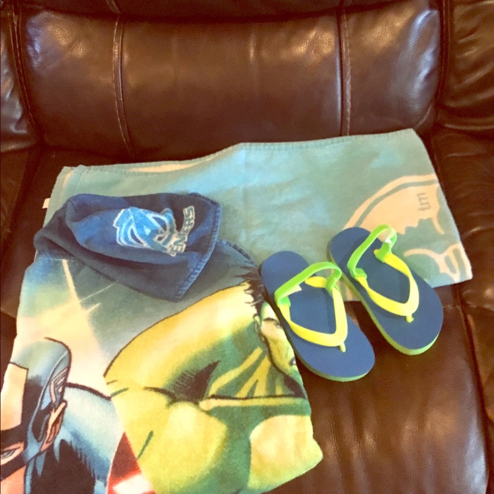 Hooded towel set 👀 - Picture 2 of 3